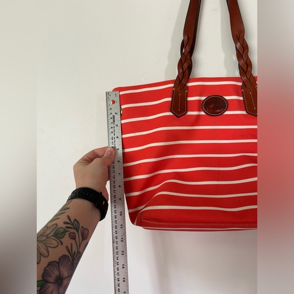 Dooney & Bourke Tote in Canvas with Leather Straps and Details. - Picture 4 of 15
